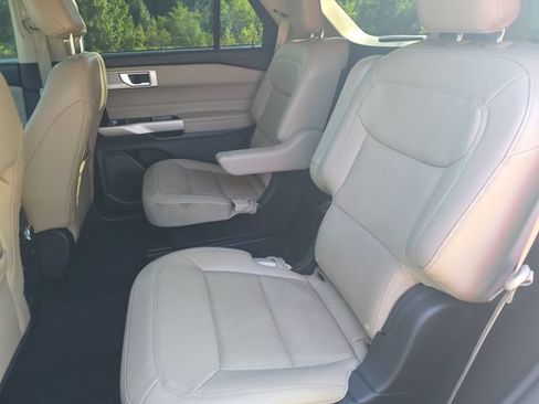 Used 2023 Ford Explorer Limited w/ Equipment Group 301A RWD image 16