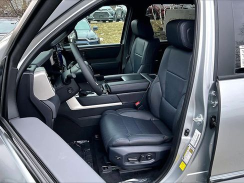 New 2026 Toyota Tundra Platinum AWD/4WD image 9