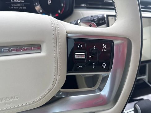 Used 2025 Land Rover Range Rover SE image 21