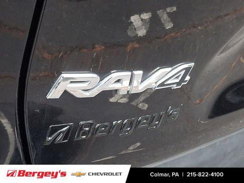 Used 2025 Toyota RAV4 XLE image 32