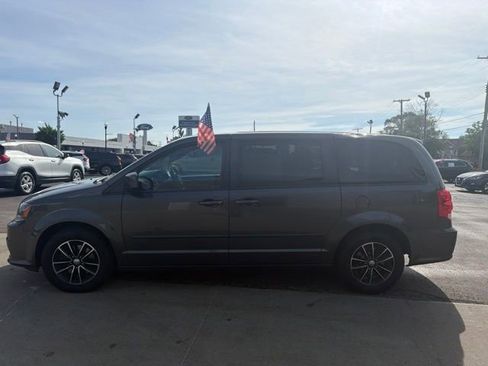 Used 2017 Dodge Grand Caravan SE FWD image 6