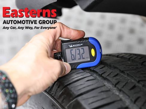 Used 2025 Jeep Wrangler Unlimited Sahara w/ Safety Group AWD/4WD image 29