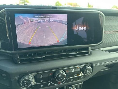 Used 2025 Jeep Wrangler Unlimited Rubicon w/ XTREMEE 35" Tire Package image 13