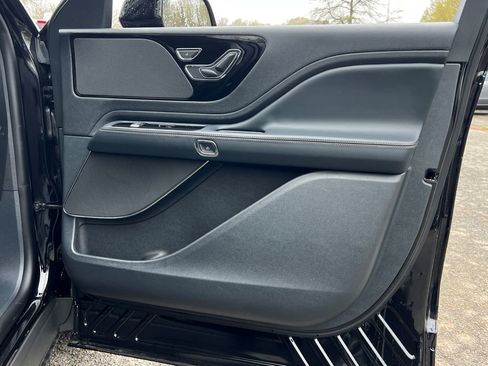 New 2026 Lincoln Aviator AWD w/ Jet Appearance Package image 7
