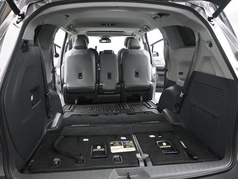 Used 2021 Toyota Sienna XLE FWD image 26