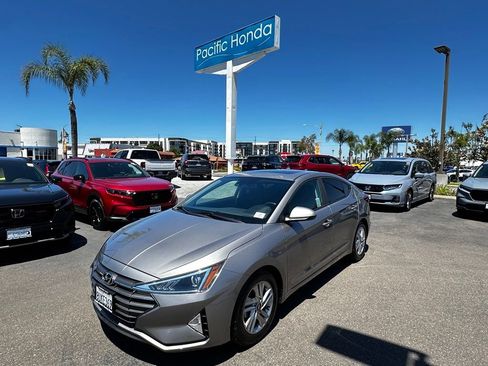 Used 2020 Hyundai Elantra Value Edition w/ Cargo Package (C1) FWD image 2