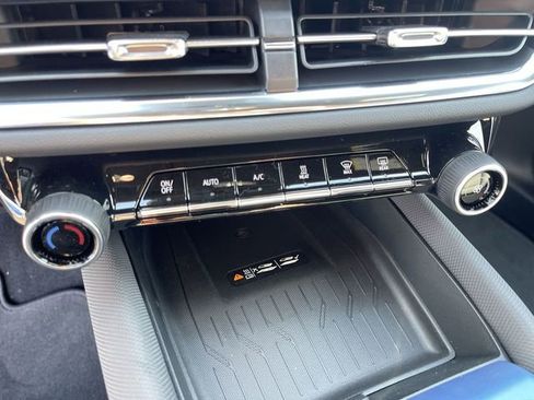 New 2026 Chevrolet Equinox EV LT image 19