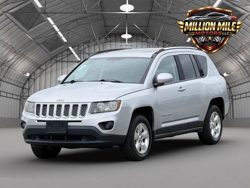 Used 2014 Jeep Compass Latitude w/ Sun/Sound Group FWD image 6
