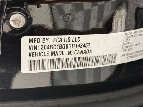 Used 2024 Chrysler Pacifica Touring-L FWD image 26