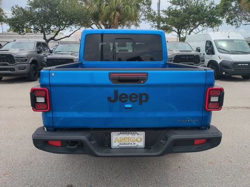 Used 2024 Jeep Gladiator Sport AWD/4WD image 7