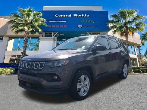Used 2022 Jeep Compass Latitude FWD image 9