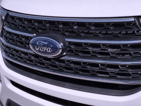 Used 2023 Ford Explorer XLT w/ Equipment Group 202A RWD image 12