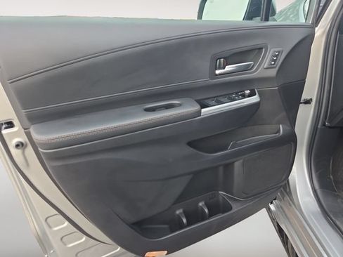 Used 2025 Toyota Sienna Platinum AWD/4WD image 10