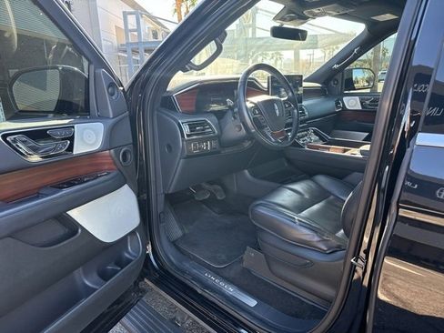 Used 2023 Lincoln Navigator Reserve image 9