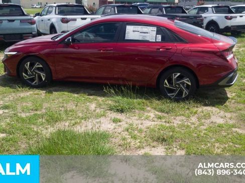 Used 2025 Hyundai Elantra Sport FWD image 9