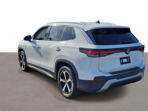 New 2026 Volkswagen Tiguan SE FWD image 3
