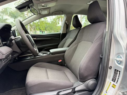 Used 2025 Toyota Camry LE FWD image 22