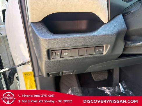 Used 2020 Toyota RAV4 XLE w/ Convenience Package FWD image 17