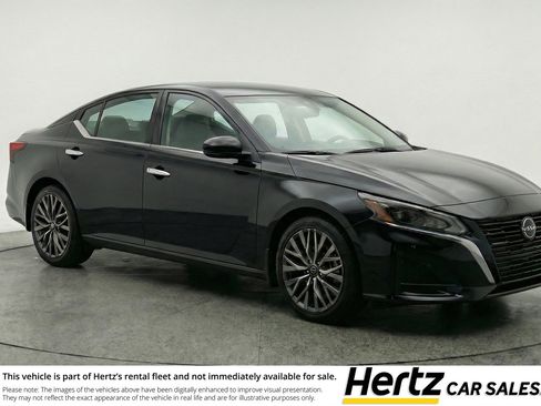 Used 2025 Nissan Altima 2.5 SV image 1
