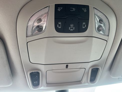 Used 2023 Chrysler Pacifica Limited FWD image 30