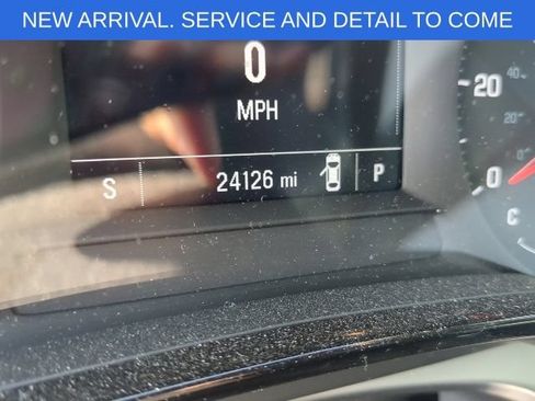Used 2024 Chevrolet Trax LS w/ LS Convenience Package FWD image 2