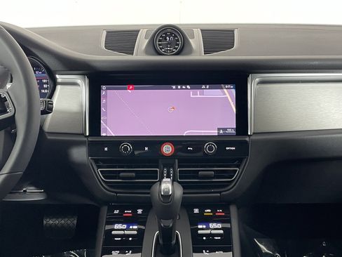 New 2026 Porsche Macan image 19