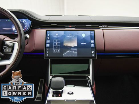 Used 2025 Land Rover Range Rover SE image 40