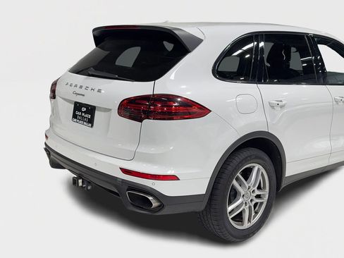 Used 2018 Porsche Cayenne w/ Premium Package image 11