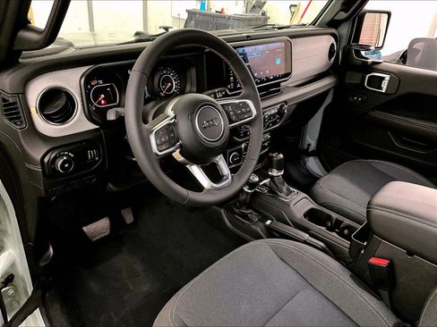 Used 2024 Jeep Wrangler Unlimited Sahara AWD/4WD image 12