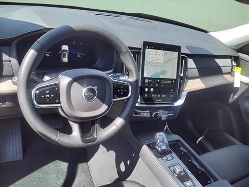 Used 2025 Volvo XC90 T8 Plus w/ Protection Package Premier image 27