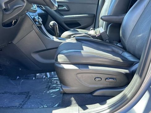 Used 2020 Chevrolet Trax LT w/ LT Convenience Package FWD image 12