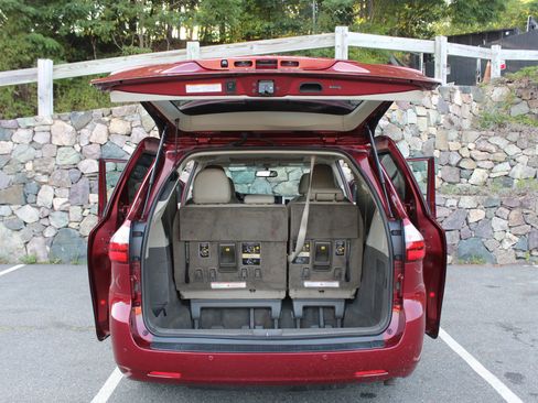 Used 2015 Toyota Sienna XLE Premium image 10