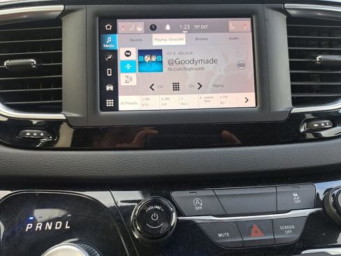 Used 2023 Chrysler Voyager LX image 10