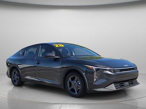 Used 2025 Kia K4 FWD image 9