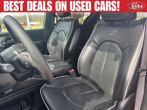 Used 2025 Chrysler Pacifica Limited FWD image 11