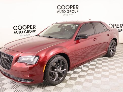 Used 2023 Chrysler 300 Touring w/ Sport Appearance Package image 9