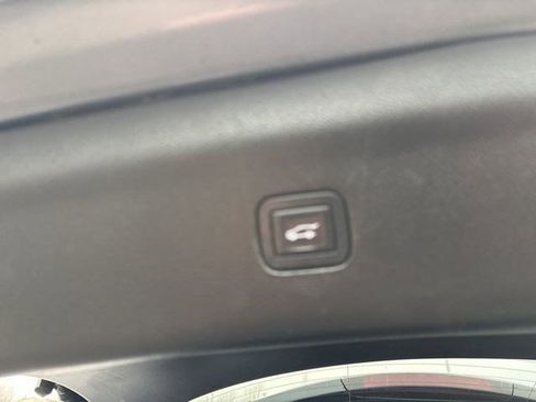 Used 2019 Buick Enclave Essence image 35