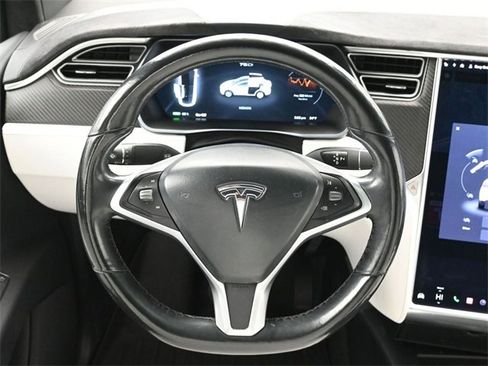 Used 2017 Tesla Model X 75D image 28