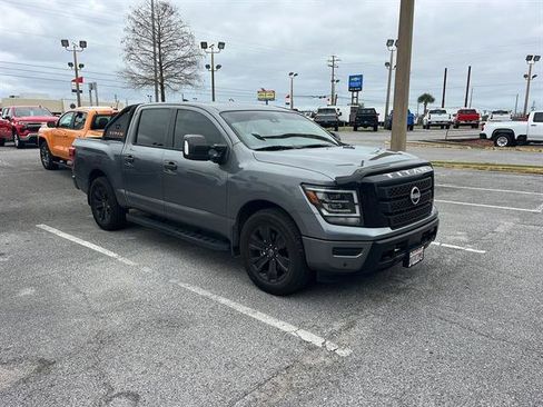 Used 2024 Nissan Titan SV image 2
