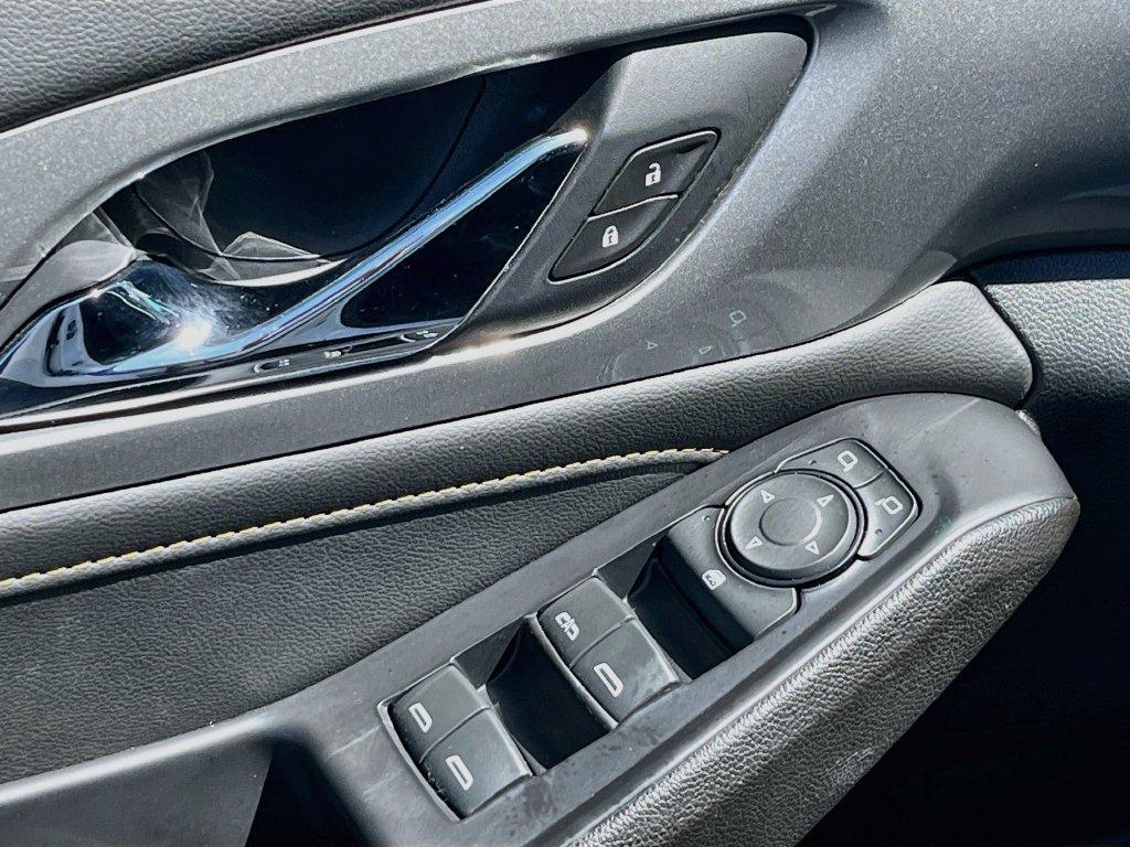 Used 2021 Chevrolet Traverse RS FWD image 17