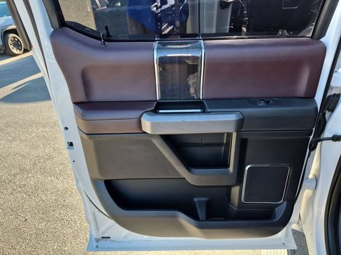 Used 2015 Ford F150 Platinum w/ Equipment Group 701A Luxury AWD/4WD image 35