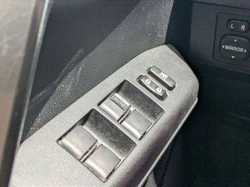 Used 2018 Toyota RAV4 LE FWD image 16