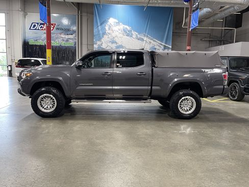Used 2020 Toyota Tacoma 4x4 Double Cab image 2