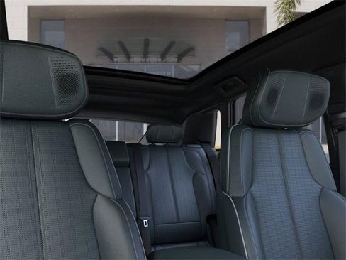 New 2025 Cadillac Lyriq Luxury image 24