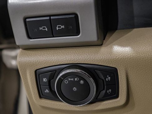 Used 2017 Ford F250 Lariat w/ Chrome Package image 28