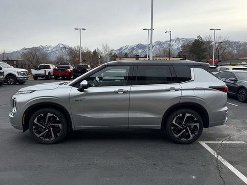 Used 2025 Mitsubishi Outlander SEL image 4