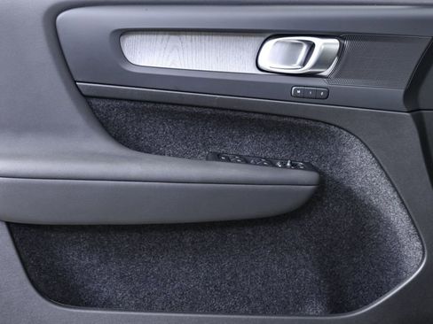 Certified 2025 Volvo XC40 B5 Plus image 8