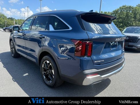 Used 2025 Kia Sorento S FWD image 6