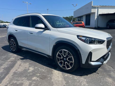Used 2023 BMW X1 xDrive28i w/ Convenience Package AWD/4WD image 3
