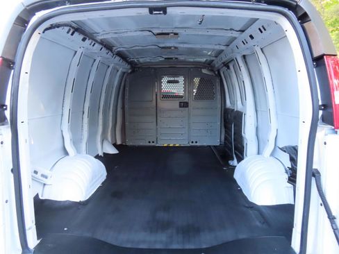 Used 2020 Chevrolet Express 2500 RWD image 9